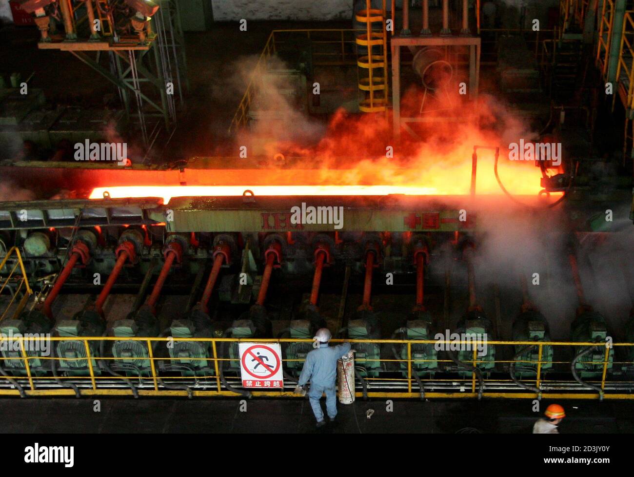A Chinese worker operates a machine for hot-rolled steel at Baosteel factory in Shanghai February 25, 2005. China, the world's top steel producer, is expected to see steel output growth fall by half this year as mills focus on higher quality steel for ship building and trim output for construction, Xie Qihua, chairwoman of China's largest steel maker Baosteel Group said on Friday. REUTERS/Claro Cortes IV  CC/TC Stock Photo