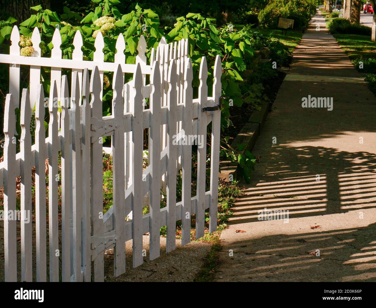 Picket fence and open gate. Oak Park, Illinois Stock Photo Alamy