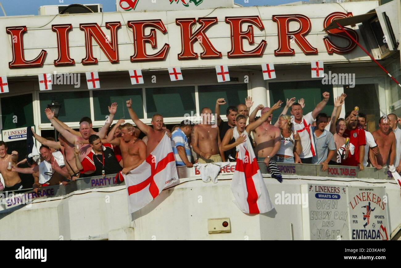 Who owns linekers bar tenerife?