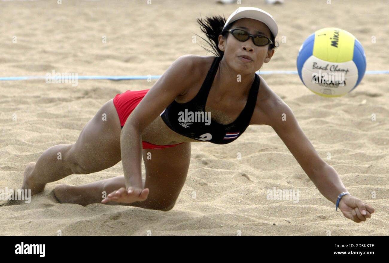 Womens Beach Volleyball High Resolution Stock Photography And Images Alamy