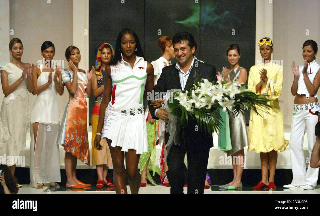 British model Naomi Campbell (L 