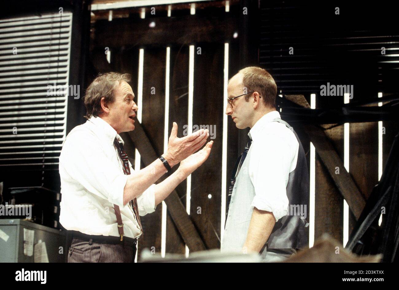 l-r: James Bolam (Shelly Levene), William Armstrong (John Williamson) in GLENGARRY GLEN ROSS by David Mamet at the Donmar Warehouse, London WC2  06/1994  design: Johann Engels  director: Sam Mendes Stock Photo