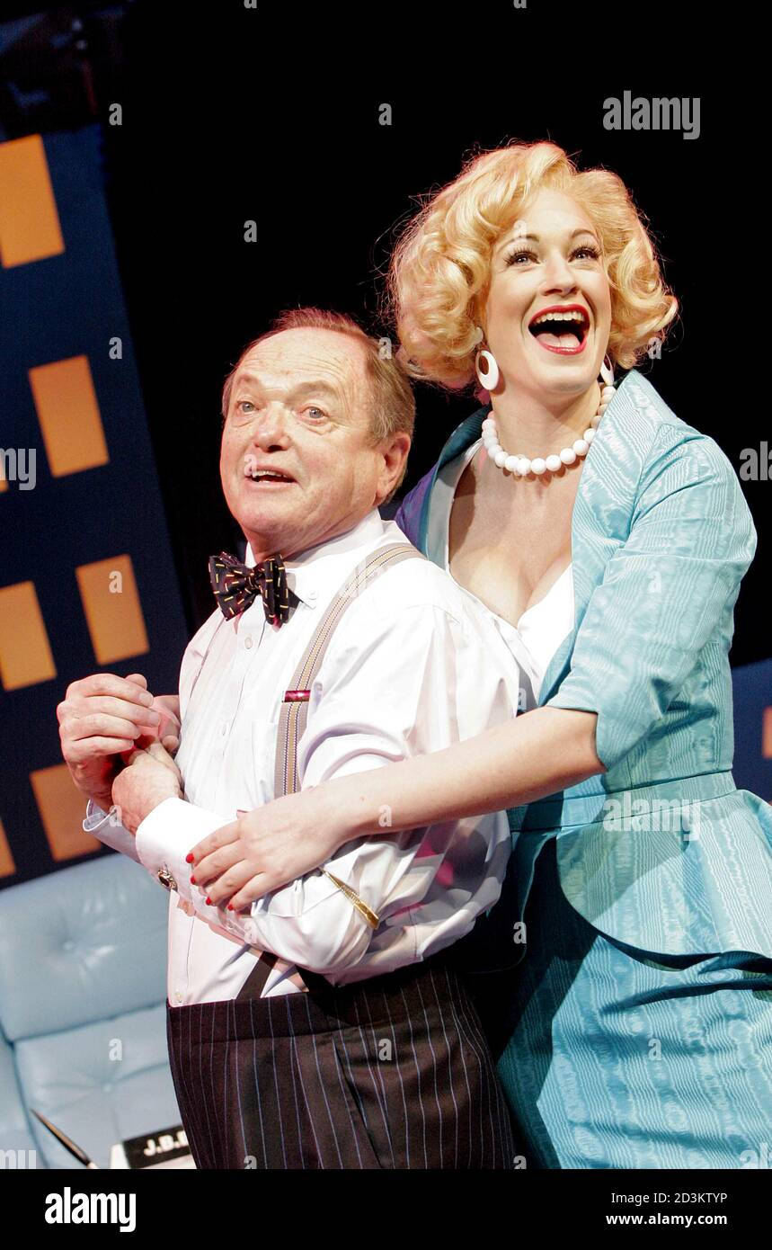 James Bolam (J B Biggley), Annette McLaughlin (Heddy La Rue) in HOW TO SUCCEED IN BUSINESS WITHOUT REALLY TRYING at the Chichester Festival Theatre, West Sussex, England  05/05/2005  music & lyrics: Frank Loesser  book: Abe Burrows, Jack Weinstock & Willie Gilbert  design: Francis O'Connor  lighting: Chris Ellis  choreographer: Stephen Mear  director: Martin Duncan Stock Photo