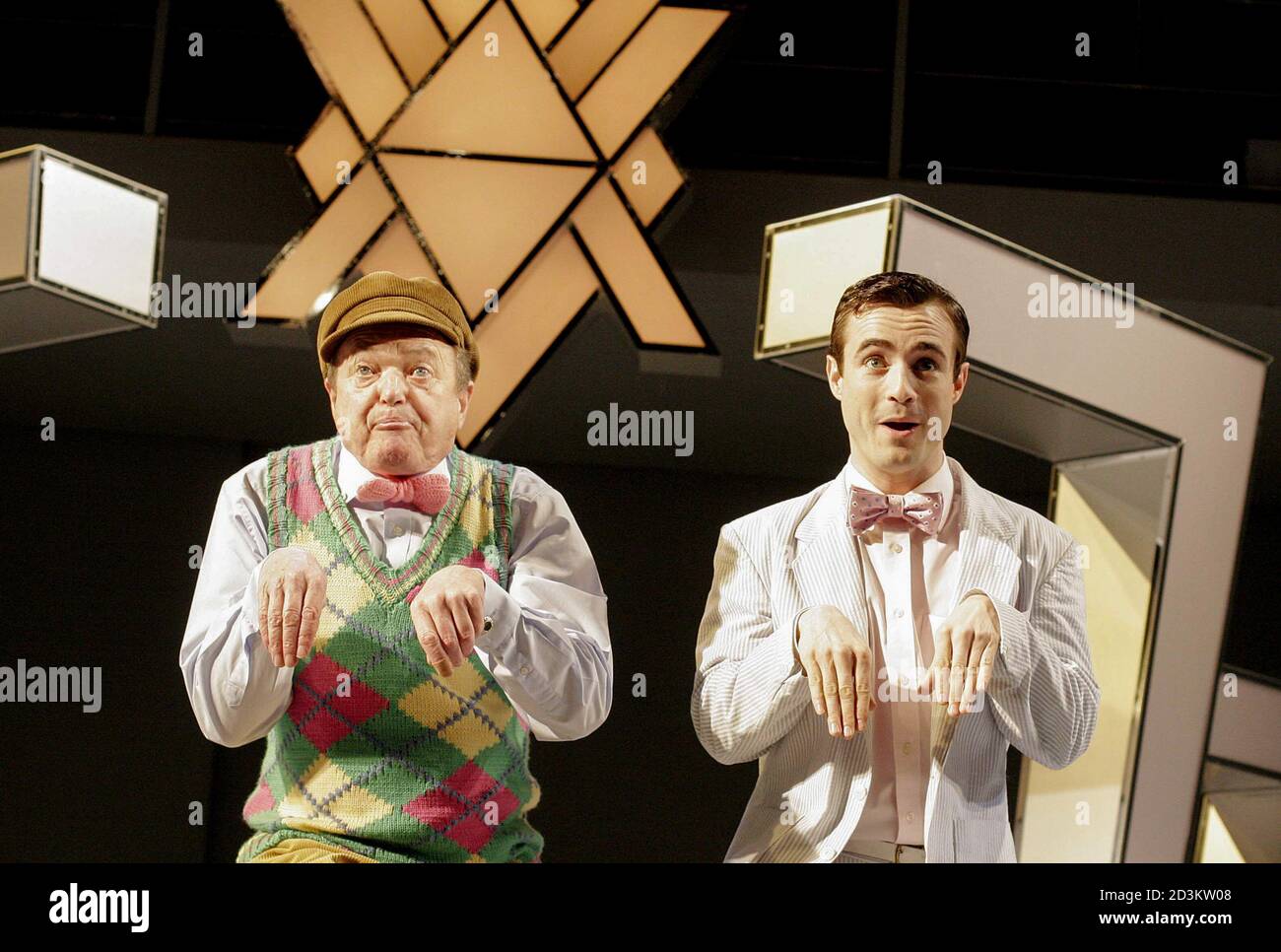 l-r:  James Bolam (J B Biggley), Joe McFadden (J Pierrepont Finch) in HOW TO SUCCEED IN BUSINESS WITHOUT REALLY TRYING at the Chichester Festival Theatre, West Sussex, England  05/05/2005  music & lyrics: Frank Loesser  book: Abe Burrows, Jack Weinstock & Willie Gilbert  design: Francis O'Connor  lighting: Chris Ellis  choreographer: Stephen Mear  director: Martin Duncan Stock Photo