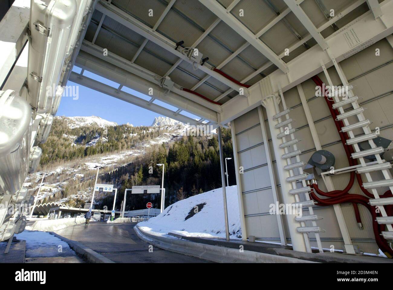 Mont blanc tunnel fire hires stock photography and images Alamy