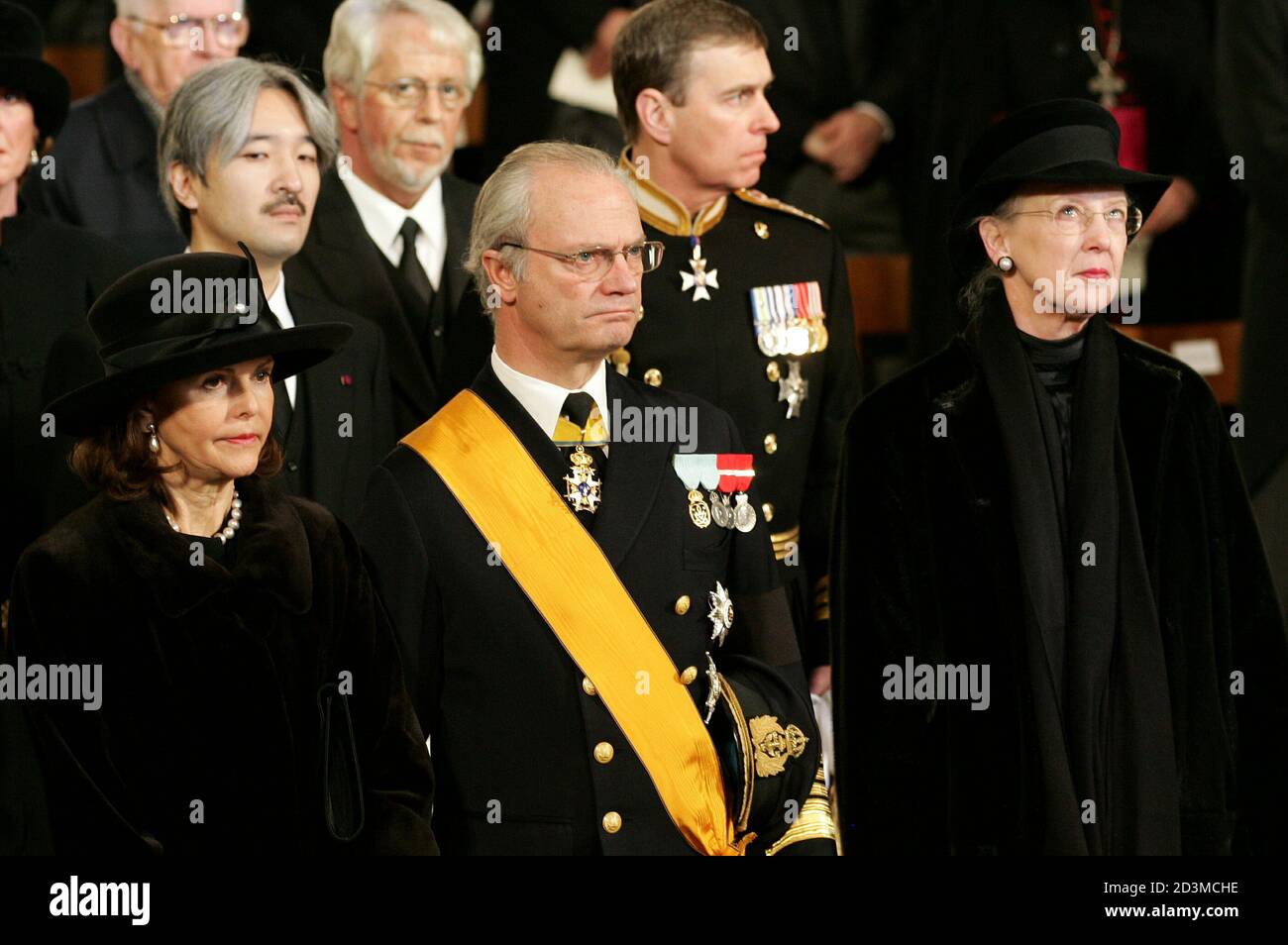 spids automatisk sporadisk L toR 1st row) Swedish Queen Silvia and King Carl Gustaf and Denmark's  Queen Margrethe II, (LtoR 2nd row) Prince Akishino of Japan and Duke of  York attend the state funeral of