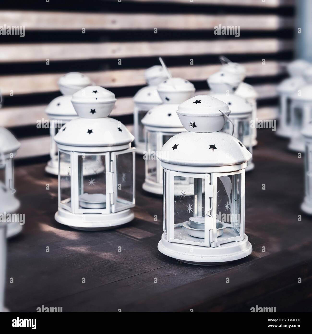 Vintage lanterns hi-res stock photography and images - Alamy