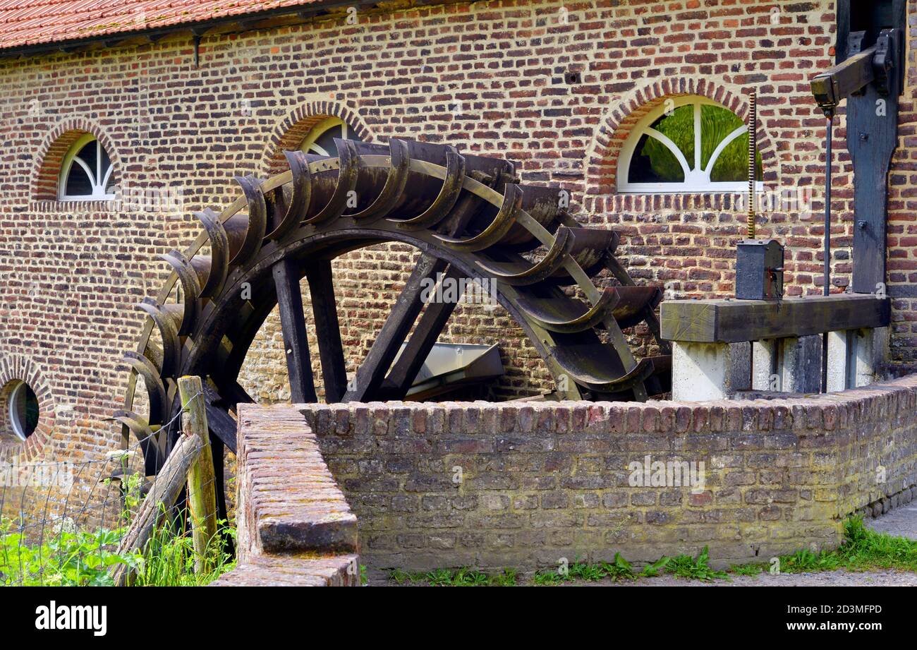 Water mill wheel close up Stock Photo - Alamy