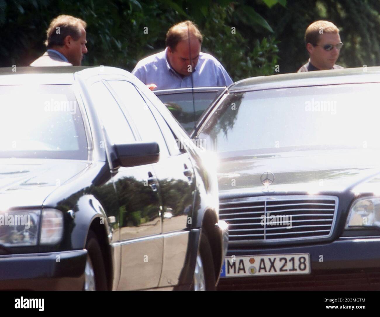 Walter Kohl, son of former German Chancellor Helmut Kohl, leaves the family house the day after his mother Hannelore was found dead in Oggersheim near Ludwigshafen July 6, 2001. Hannelore Kohl, wife of Helmet Kohl for 41 years committed suicide to end her suffering from a rare light allergy illness on July 5, 2001.  JS/JOH Stock Photo
