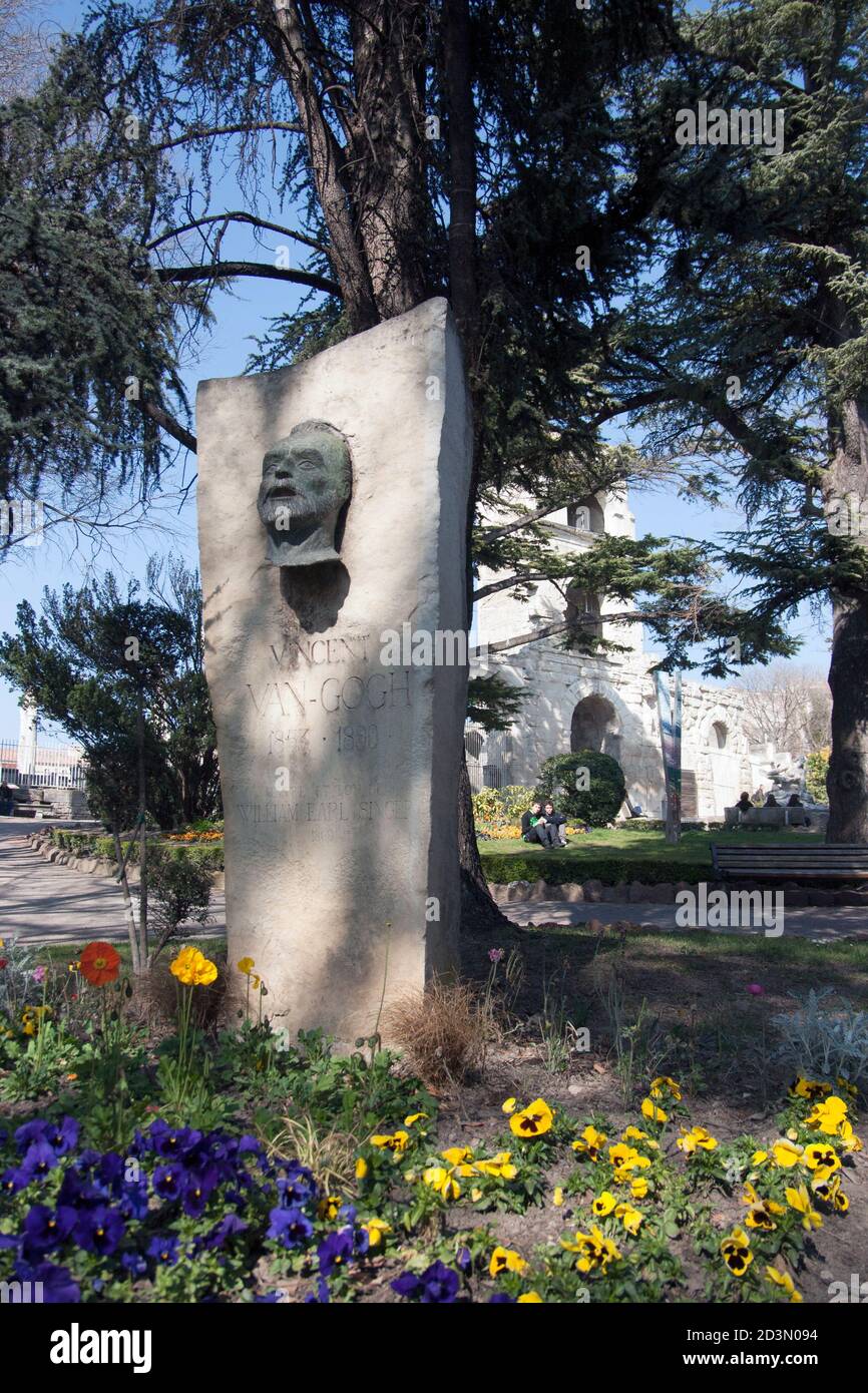 Face on the wall. Bust of Dutch painter Vincent Van Gogh at the Jardin d'Ete.  Created by William Earl Singer. Stock Photo