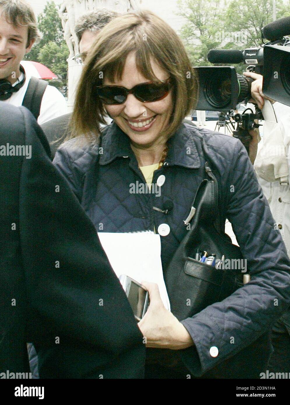 New York Times reporter Judith Miller walks towards the U.S. federal district court in Washington, July 6, 2005. Miller was attending a scheduled hearing on her refusal to provide the identity of her confidential sources to a prosecutor investigating the Bush administration's leak of a CIA officer's identity. Miller and Time magazine reporter Matthew Cooper face possible jail time if they continue to refuse to comply with an order to divulge their source for the story. REUTERS/Larry Downing  LSD/DY Stock Photo