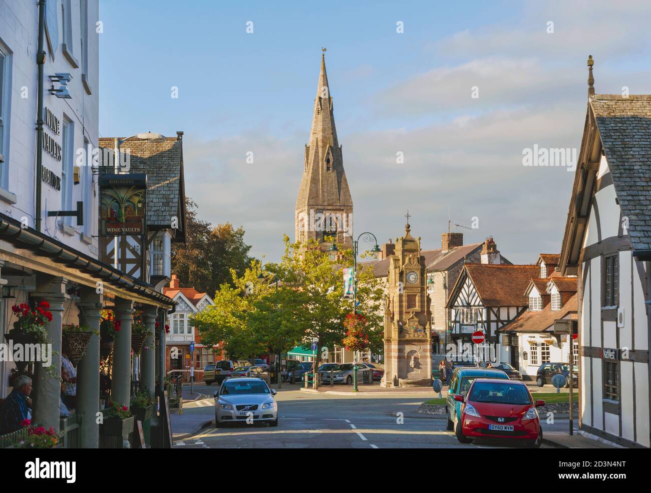 Ruthin, Denbighshire, Wales, United Kingdom.  St Peter's Square and church. Stock Photo
