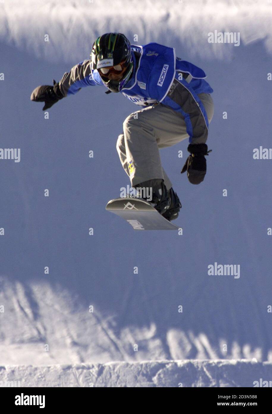 Paul-Henri Delerue of France takes a jump during the Snowboard Cross  qualifying at the Snowboard World Cup in Tignes November 17, 2001.  REUTERS/Alexandra Winkler AX Stock Photo - Alamy