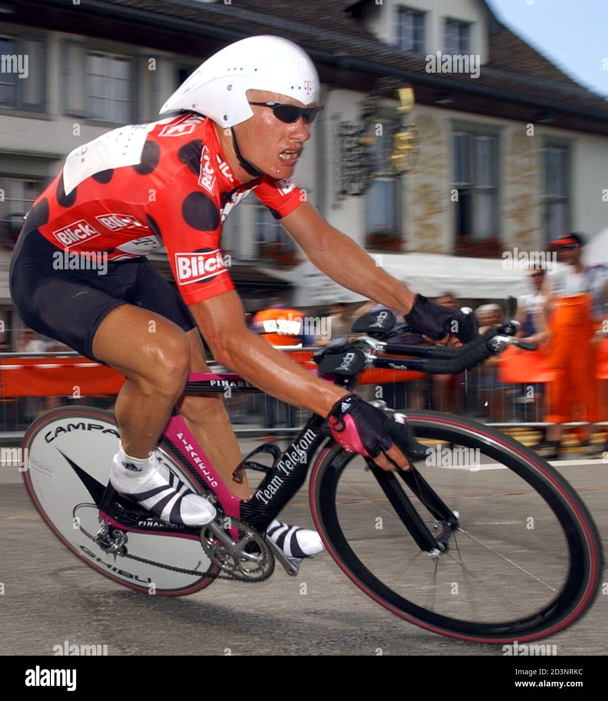 Kazakhstan's Alexandre Vinokourov leads the Tour de Suisse after finishing  a time trial in Gossau, northern Switzerland, June 24. 2003. Australian  Bradley McGee won the eighth stage of the Tour de Suisse
