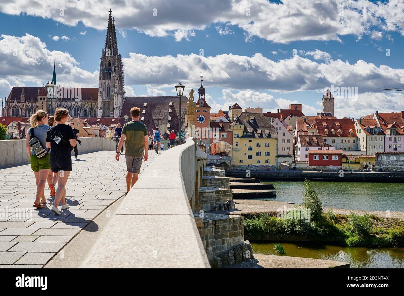 Stone Bridge (Steinerne Brucke) with cityscape and Saint Peters cathedral of Regensburg, UNESCO World Heritage Site, Bavaria, Germany Stock Photo