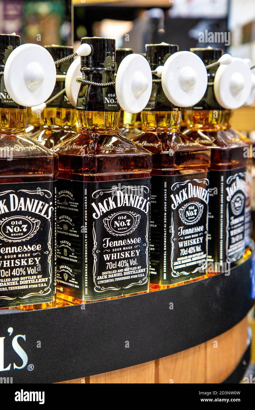 Bottles of Jack Daniels No. 7 Tennessee Whiskey at a supermarket Stock Photo Alamy