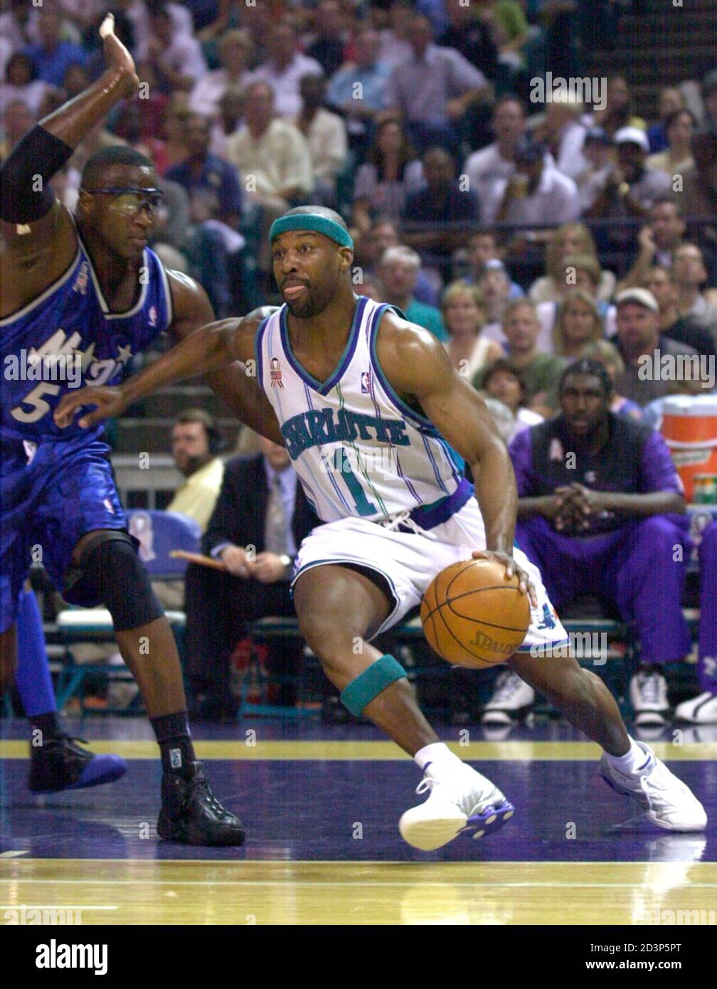 Charlotte Hornets guard Baron Davis (C 