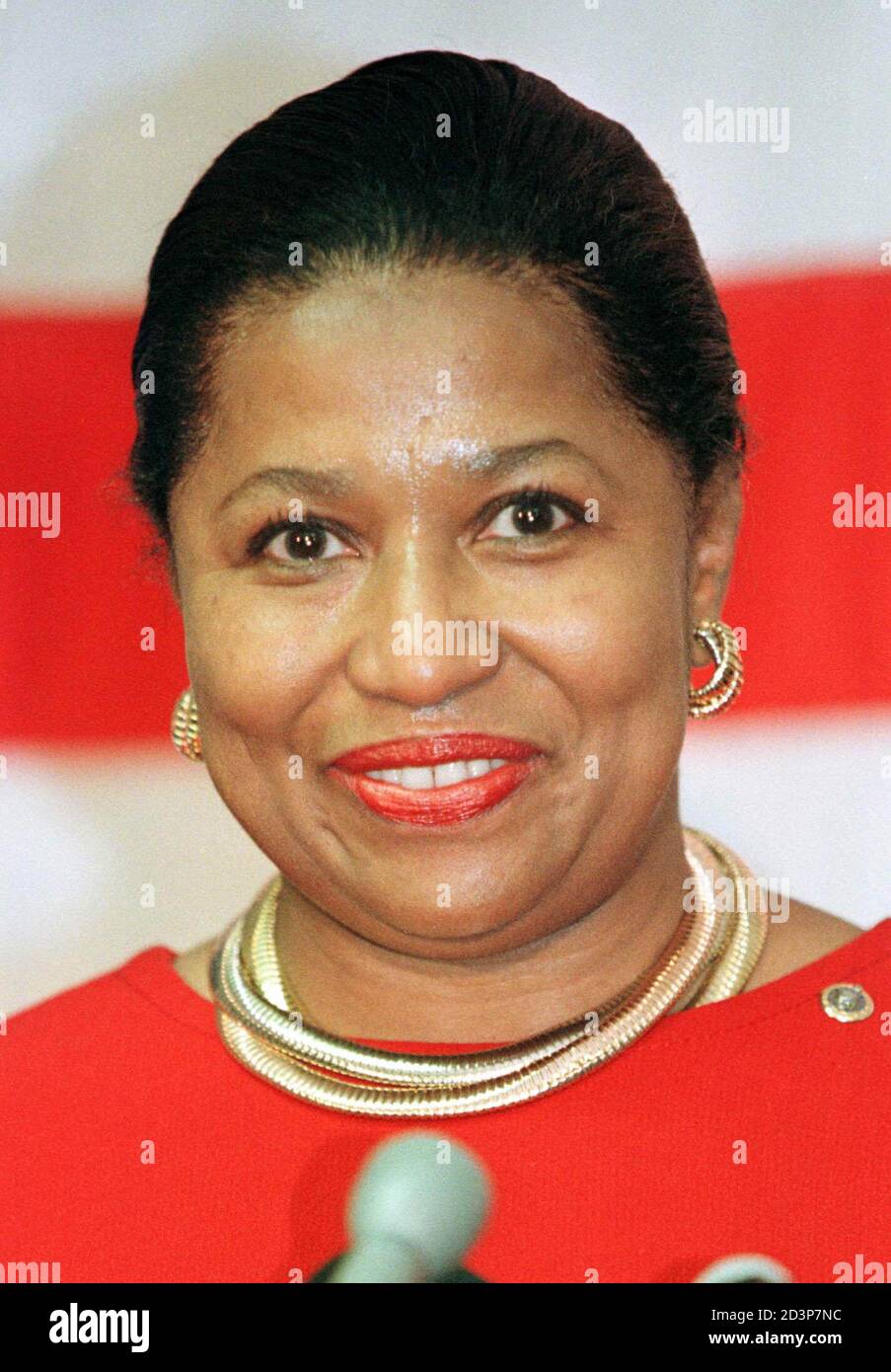 Former U.S. Senator Carol Moseley-Braun, the first black woman elected to the Senate, announced on February 18, 2003 that she would enter the crowded field of Democrats seeking the White House. Moseley-Braun, shown Nov. 4, 1998, said she would emphasize her opposition to war with Iraq and campaign on domestic issues, including the struggling U.S. economy. REUTERS/Sue Ogrocki/Files  RC/SV Stock Photo