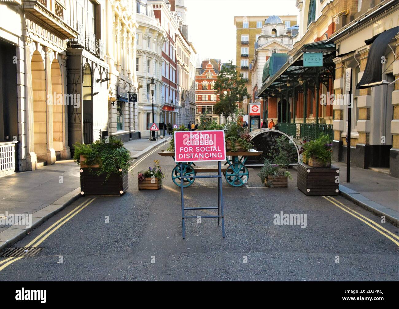 Road Closed For Social Distancing street sign in Covent Garden, London, 2020 Stock Photo