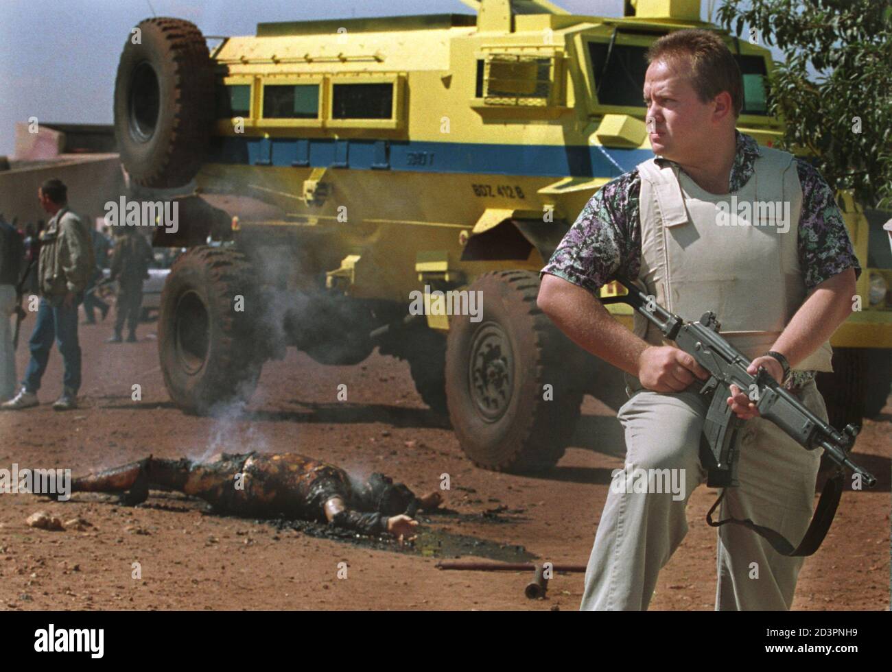 REFILE - QUALITY REPEAT South African policeman guards a body of a ...