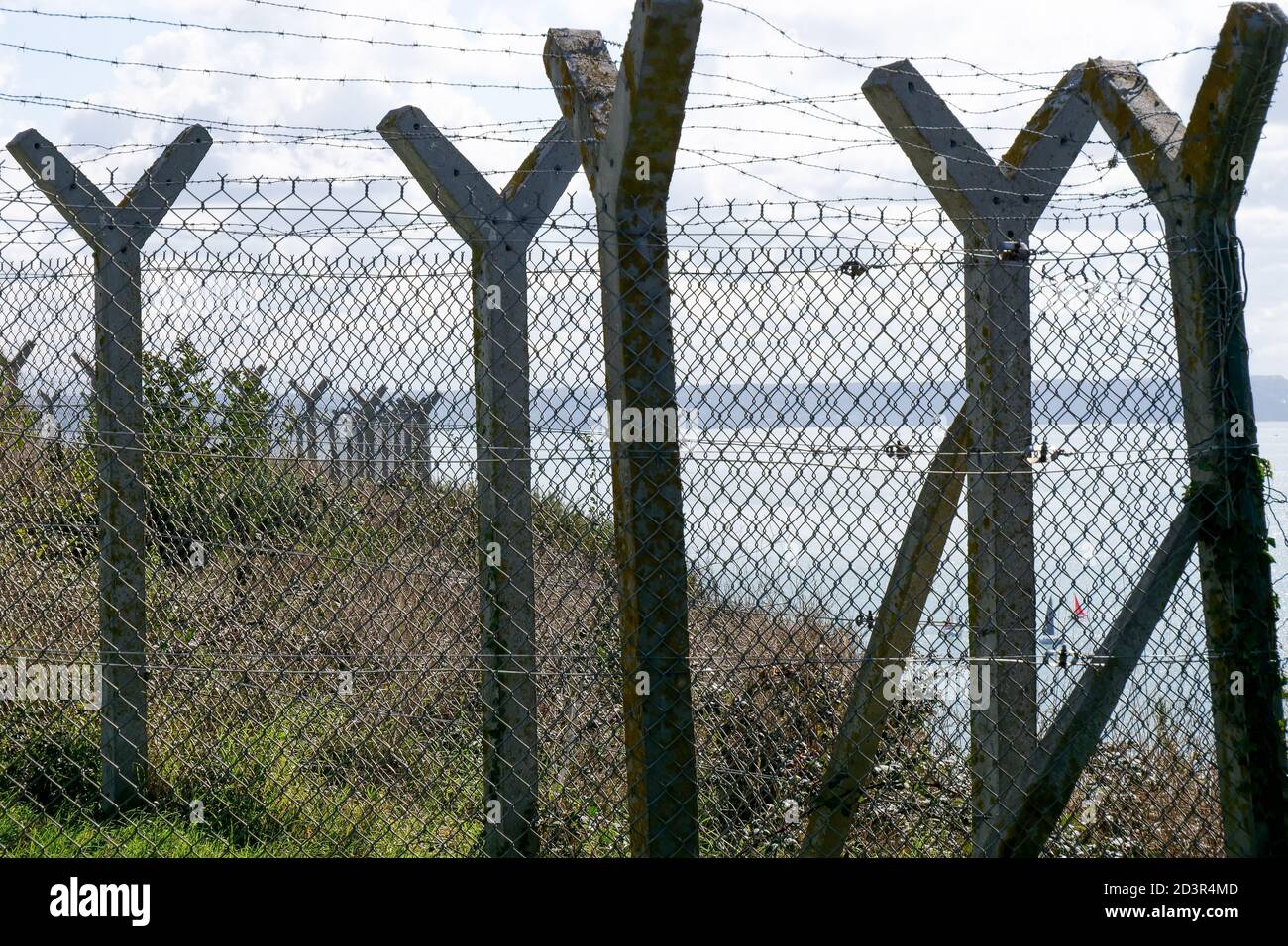Fences enclosing La Hève semaphore, Dollemard cliff, Dollemard, Seine