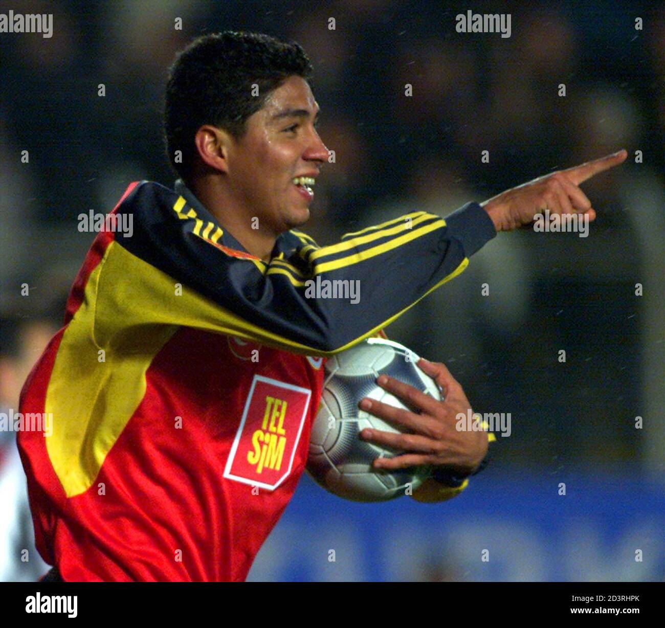 Turkish champions Galatasaray's Brazilian striker Mario Jardel grabs the  ball as he celebrates the second goal he scored against arch rivals  Besiktas, in their Turkish premier league match in Istanbul March 31,