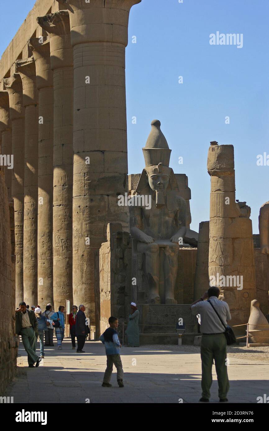 Pharaoh Rameses II stone Statue in Luxor Temple Stock Photo - Alamy