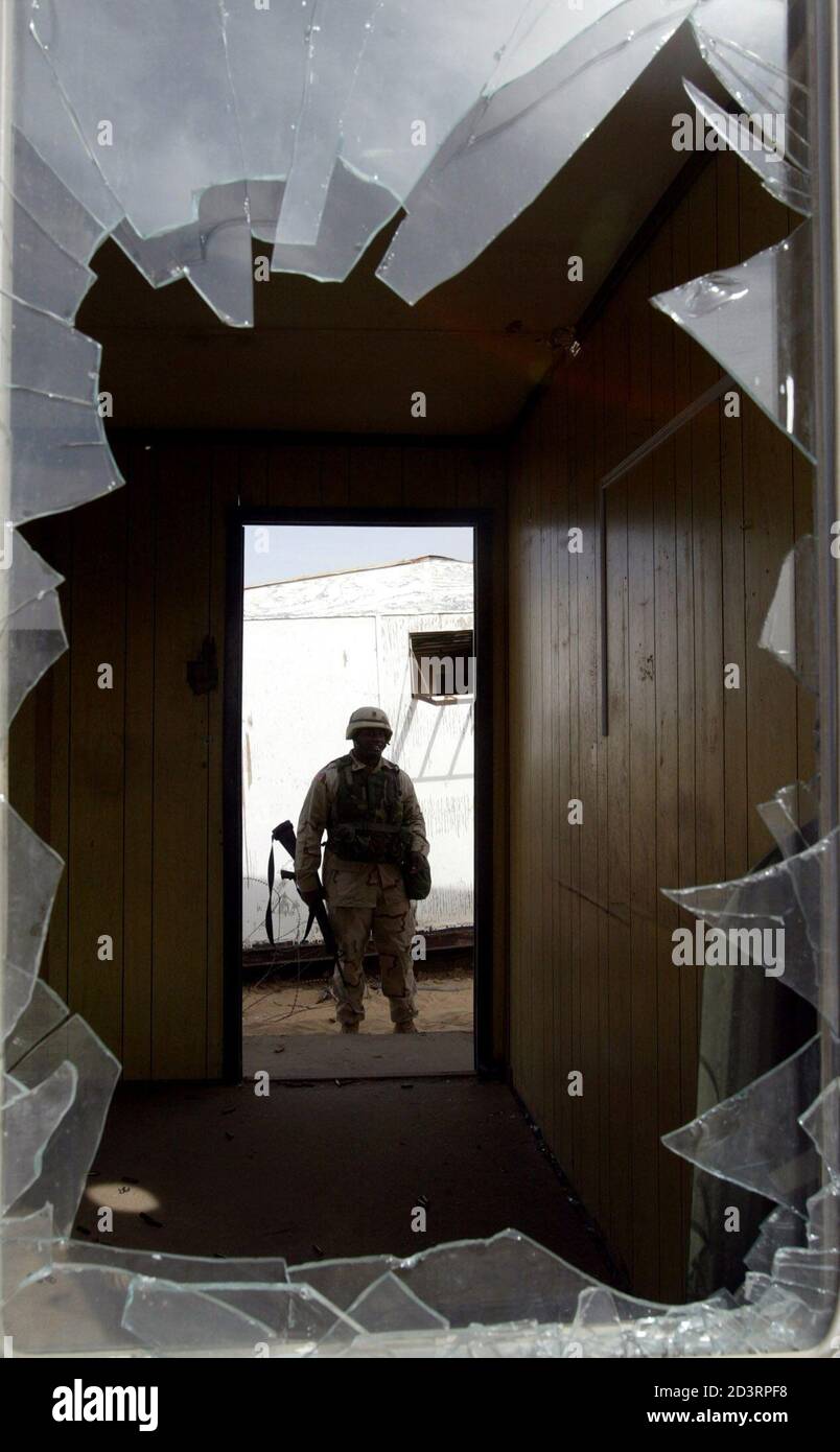 A United States Army soldier from Bravo Company, Task Force 315 of Fort Stewart, Georgia looks into a building during urban warfare training at a camp in the Kuwait desert January 15, 2003. REUTERS/Chris Helgren  CLH/ Stock Photo