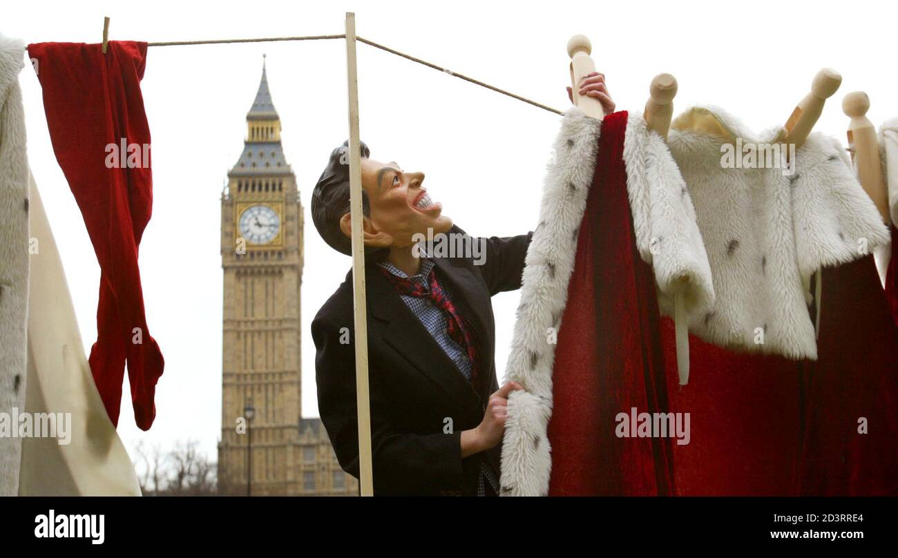 House lords robes hi-res stock photography and images - Alamy
