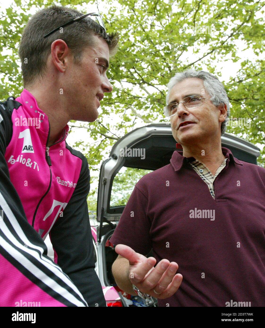 Former Ceo Of German Telecomunication Giant Deutsche Telekom Ag Ron Sommer R Chats With Us Cyclist Kevin Livingston Of German Team Deutsche Telekom After The Karlsruhe Grand Prix Cycle Race August 3
