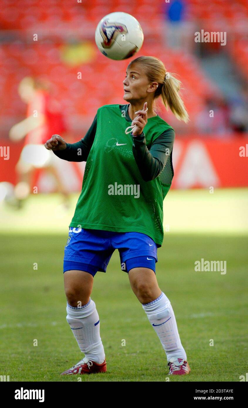 Milene Domingues Wife Of Brazil Soccer Superstar Ronaldo Warms Up With Other Members Of The Brazilian Women S Soccer Team Before Their World Cup Game Against France At Washington S Rfk Stadium September 27