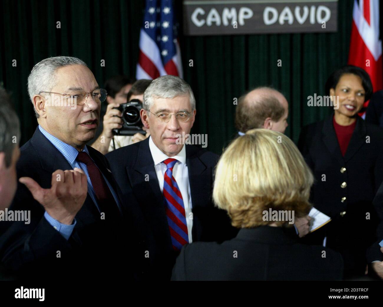 U.S. Secretary of State Colin Powell (L) talks with British Foreign  Secretary Jack Straw (C) and other officials, as U.S. National Security  Advisor Condoleezza Rice (Far R) looks on, before a news