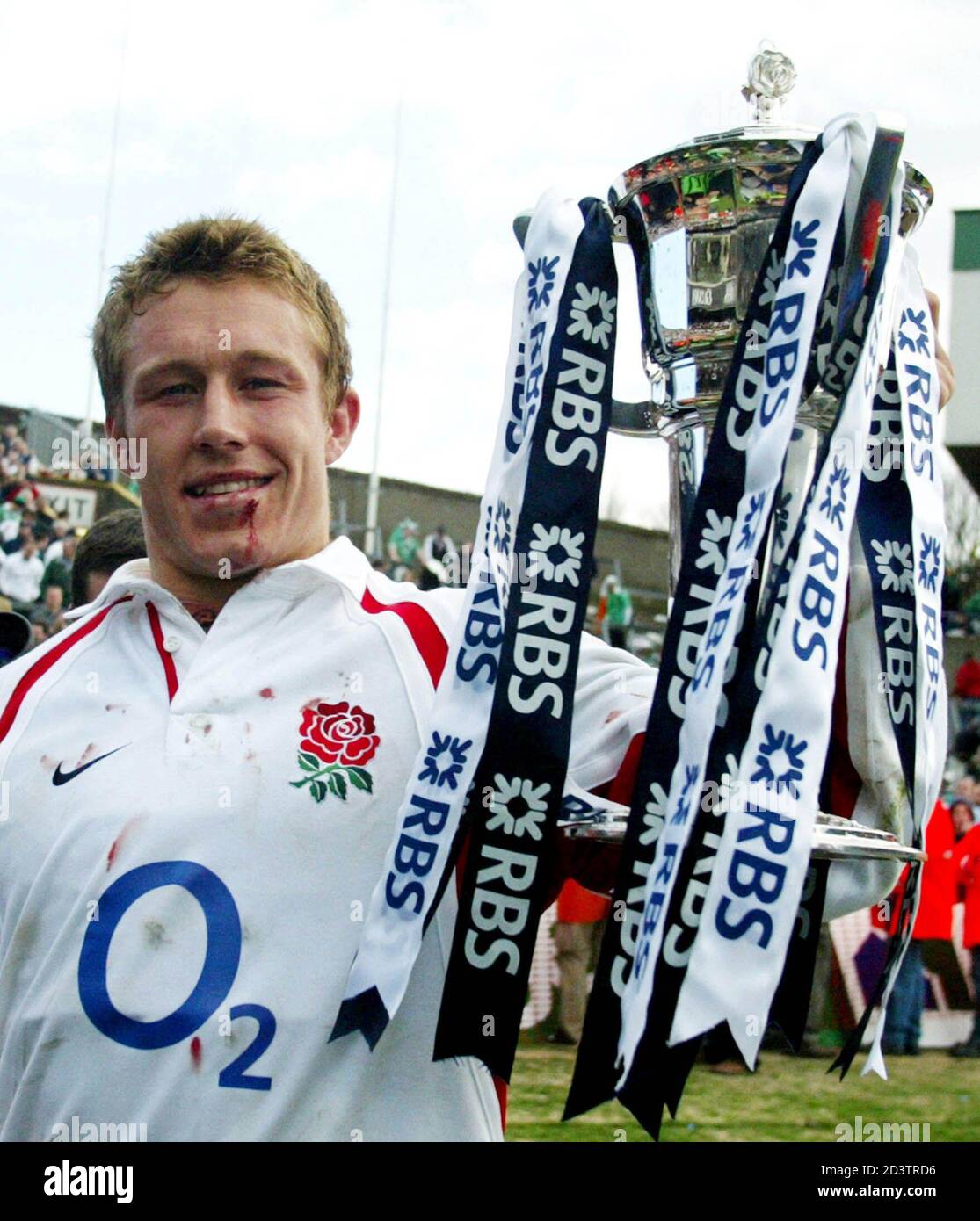 England's Man of the Match Jonny Wilkinson (C) shows off the Six Nations  cup after his team's victory over Ireland at Landsdowne Road, Dublin  Ireland, March 30, 2003. England won the match