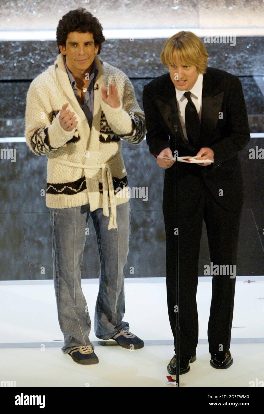 Actors Ben Stiller (L) and Owen Wilson present the Oscar for best live  action short film. The two star in the upcoming relaease "Starsky and  Hutch". The fim "Two Soldiers" won the