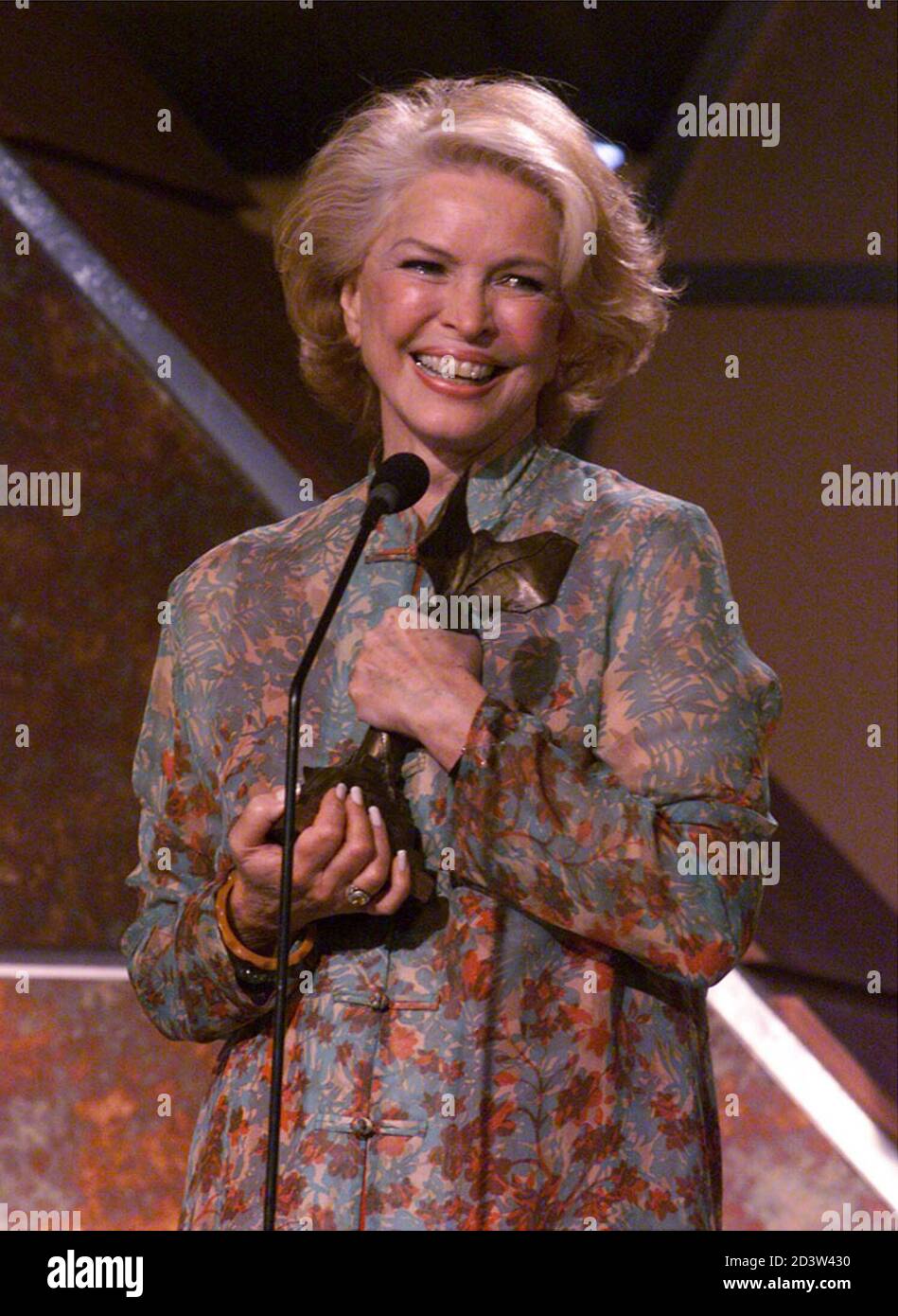 Actress Ellen Burstyn accepts the Best Actress Spirit Award at the 15th  annual Independent Spirit Awards show in Santa Monica, California, March  24, 2001. Burstyn won the award for her role in "