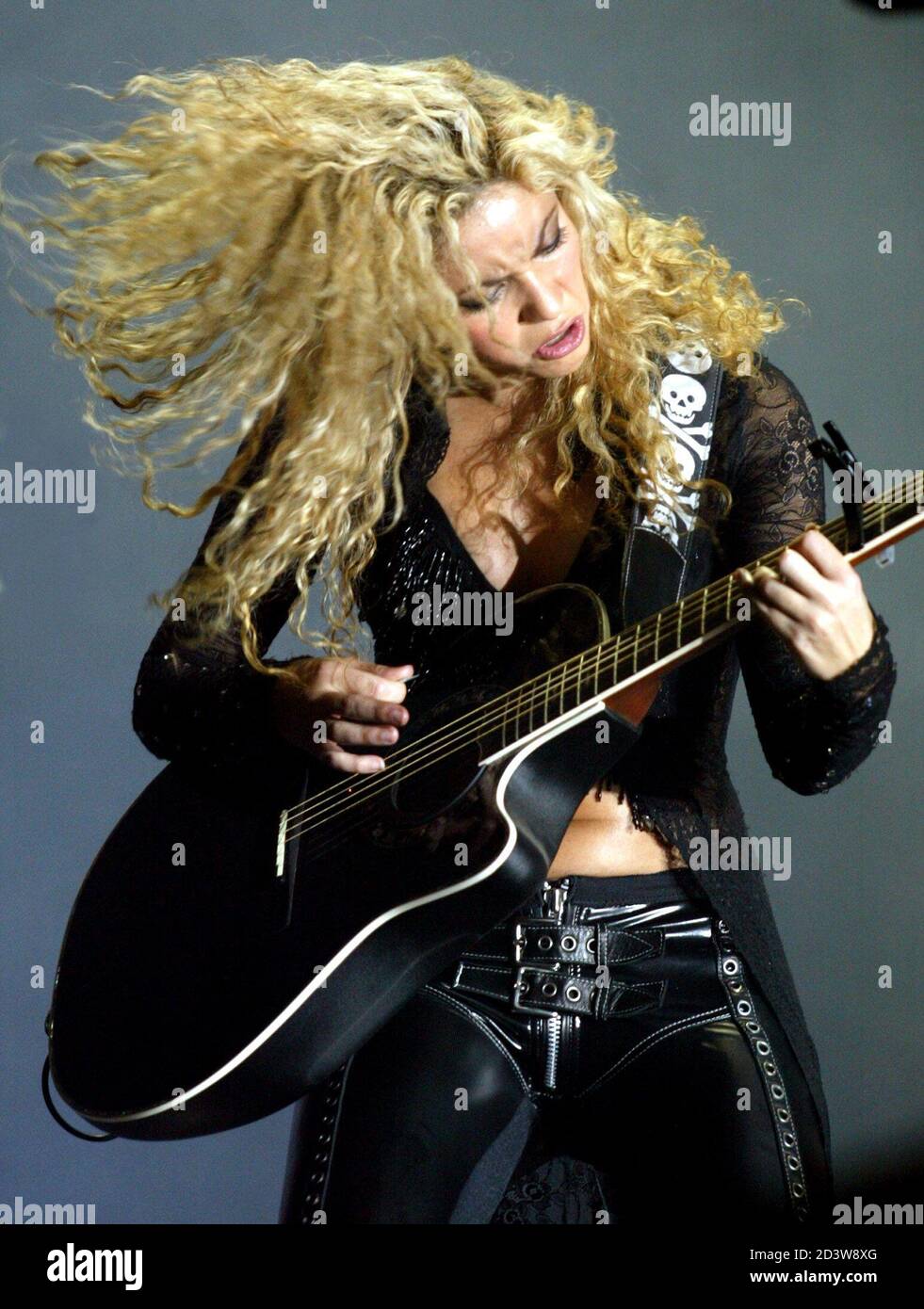 Shakira 2003 High Resolution Stock Photography and Images - Alamy