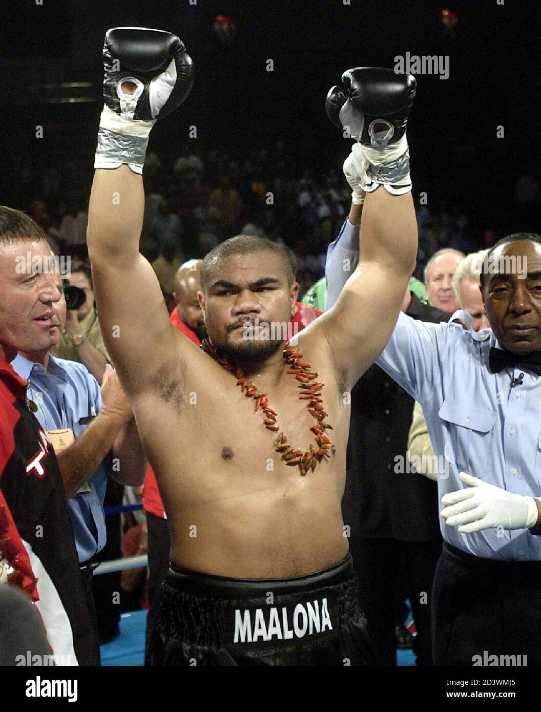 Heavyweight Boxer David Tua From Auckland New Zealand L Celebrates As Referee Rudy Battle R Holds His Hand After Knocking Out His U S Opponent Michael Moorer In The First Round Of Their Heavyweight Boxer David Tua From Auckland New Zealand L Celebrates As Referee Rudy Battle R Holds His Hand After Knocking Out His U S Opponent Michael Moorer In The First Round Of Their