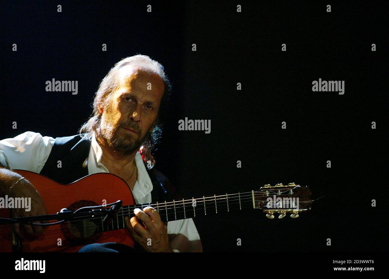 The Spanish flamenco guitarist Paco de Lucia performs in his first concert  since winning the Prince of Asturias arts prize at the Vitoria Jazz  Festival in Spain late July 17, 2004. [Other