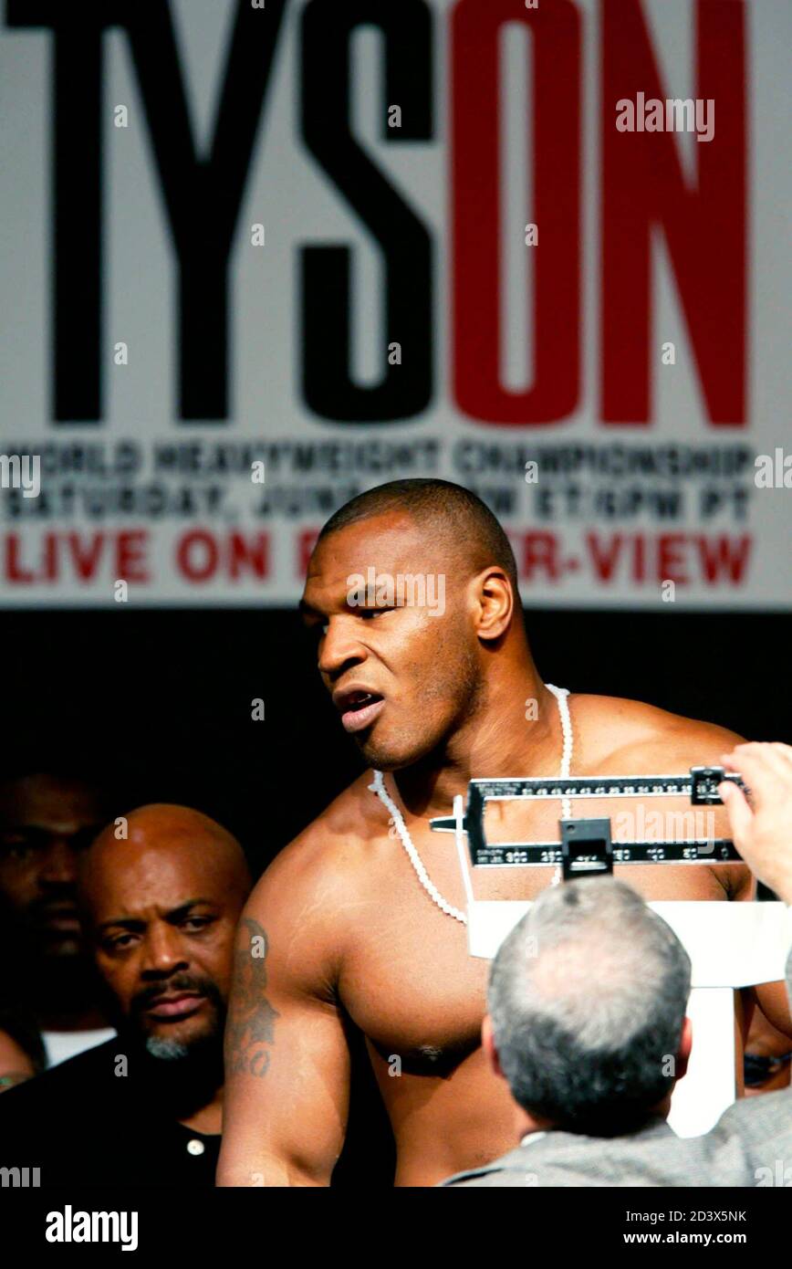 Boxing officials hires stock photography and images Alamy