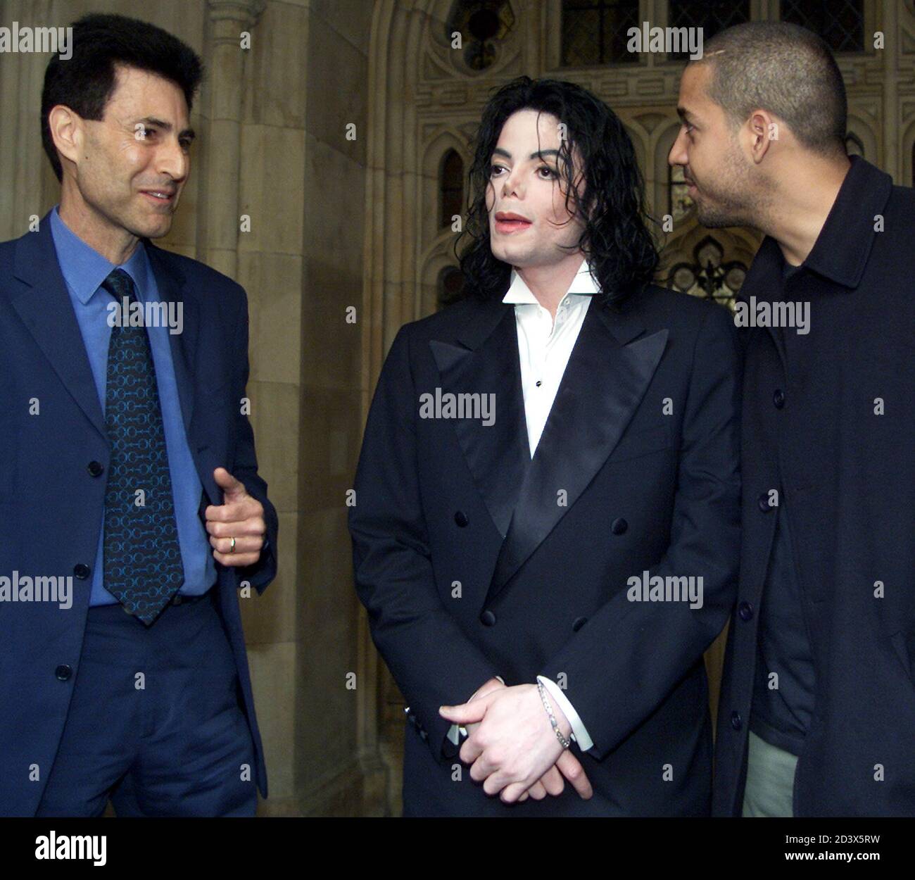 us-pop-singer-michael-jackson-c-talks-with-psychic-uri-geller-l-and-magician-david-blaine-r-on-arrival-at-the-house-of-lords-at-the-palace-of-westminster-in-central-london-june-14-2002-jackson-is-on-a-brief-visit-to-the-uk-during-which-he-is-also-due-to-take-part-in-a-charity-fundraising-event-in-exeter-with-both-geller-and-blaine-later-on-friday-reutersmichael-crabtree-mcasa-2D3X5RW.jpg