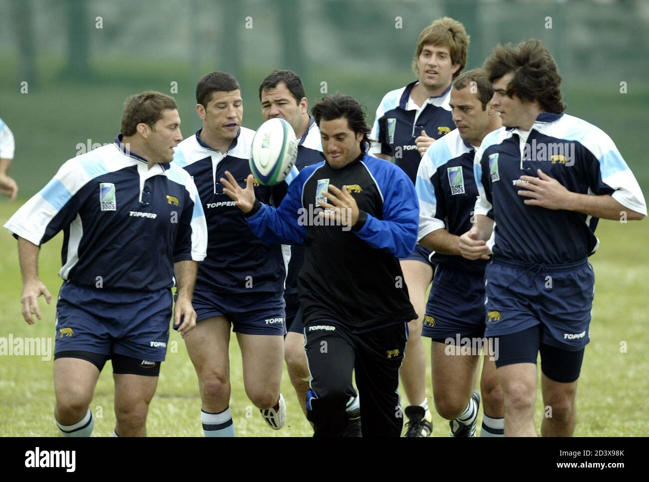 Rugby players of Argentina's side Los Pumas (L-R) Roberto Grau, Manuel  Contemponi, Federico Mendez, Agustin Pichot, Ignacio Lobbe, Gonzalo Longo  and Pablo Bauza, train ahead of the World Cup at the Randwick