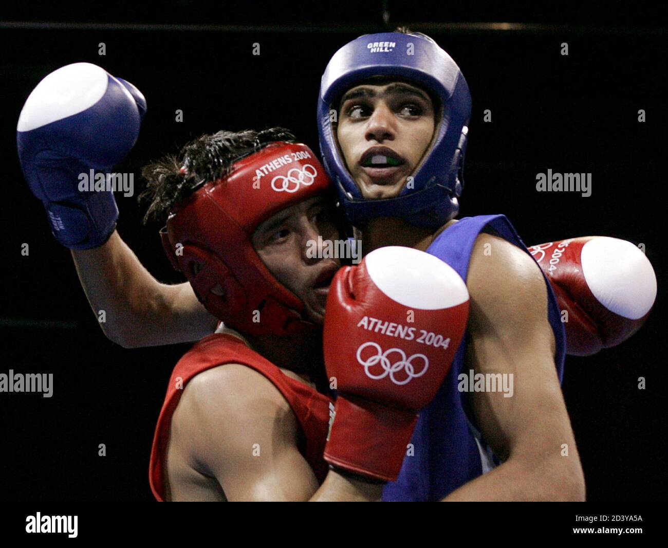 Britain's Amir Khan (R) fights against Kazakhstan's Serik Yeleuov during the men's lightweight (60 kg) semi-final boxing match at the Athens 2004 Olympic Summer Games, August 27, 2004. Khan won the match. Stock Photo