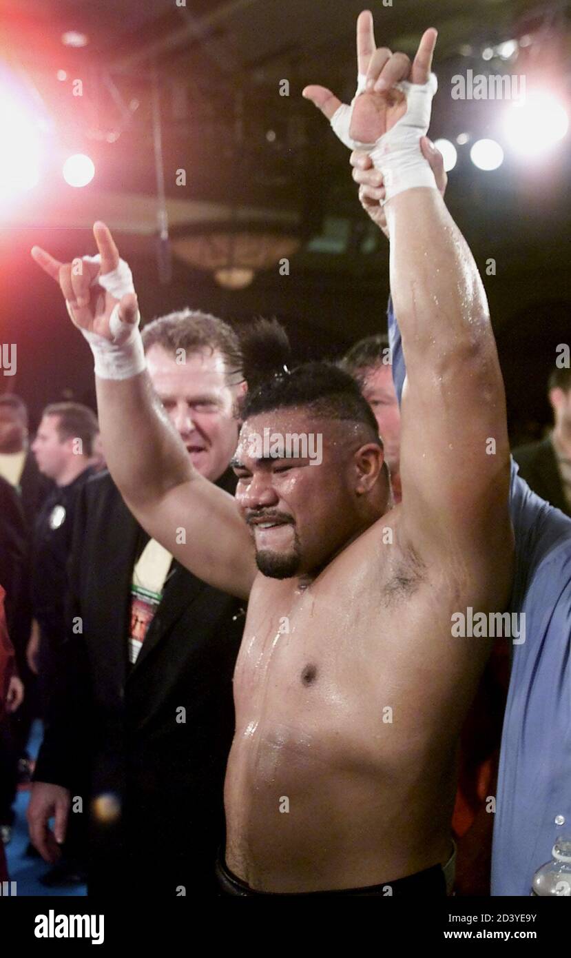 David Tua Of New Zealand Celebrates His Sixth Round Knockout Of Danell Nicholson Of Chicago At The Texas Station Hotel And Casino March 23 01 In Las Vegas Tua Becomes The Ibf Number