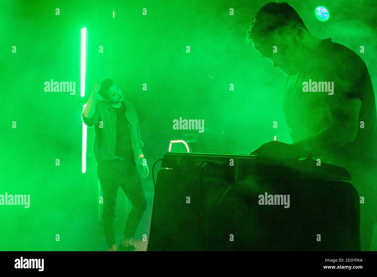 Bravo Fisher in concert at Sala BUT in Madrid, enveloped in green neon lights Stock Photo