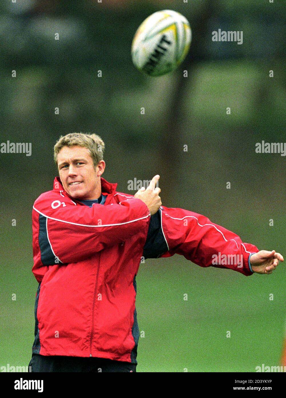 Jonny Wilkinson Passes The Ball High Resolution Stock Photography And Images Alamy