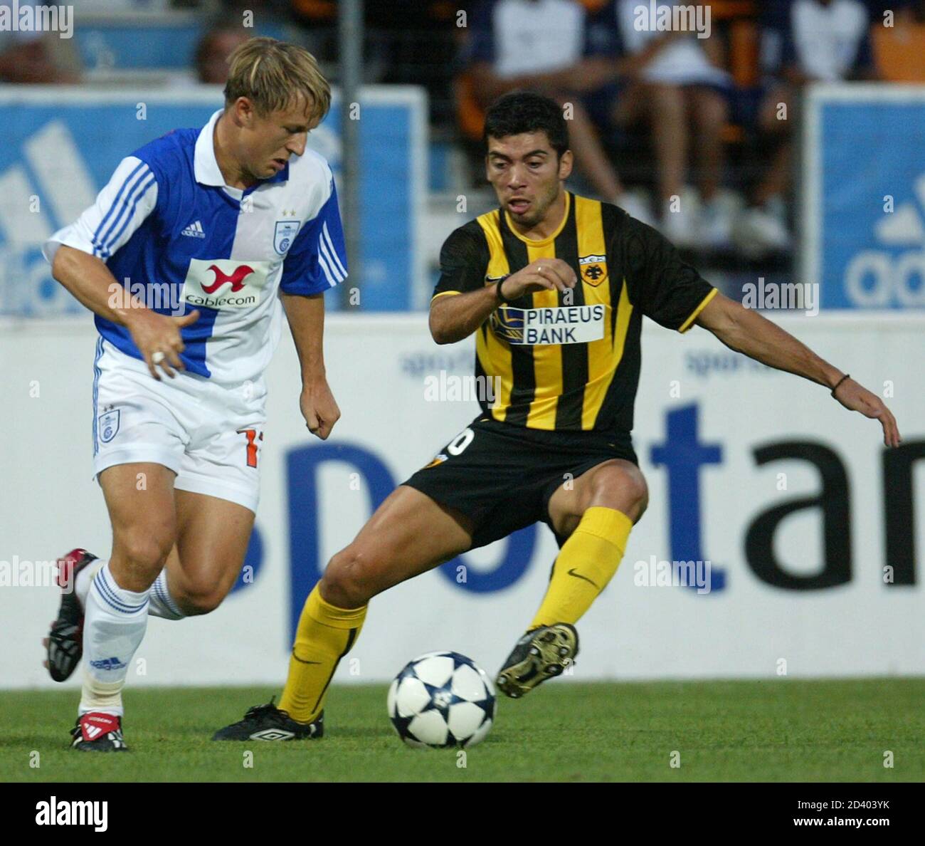 Grasshopper-Club Zurich Christoph Spycher (L) fights with AEK Athens  Vasilis Tsiartas (L) for the ball during their Champions League third round  first leg qualifyer in Zurich, August 13, 2003. REUTERS/Andreas Meier RS/AA
