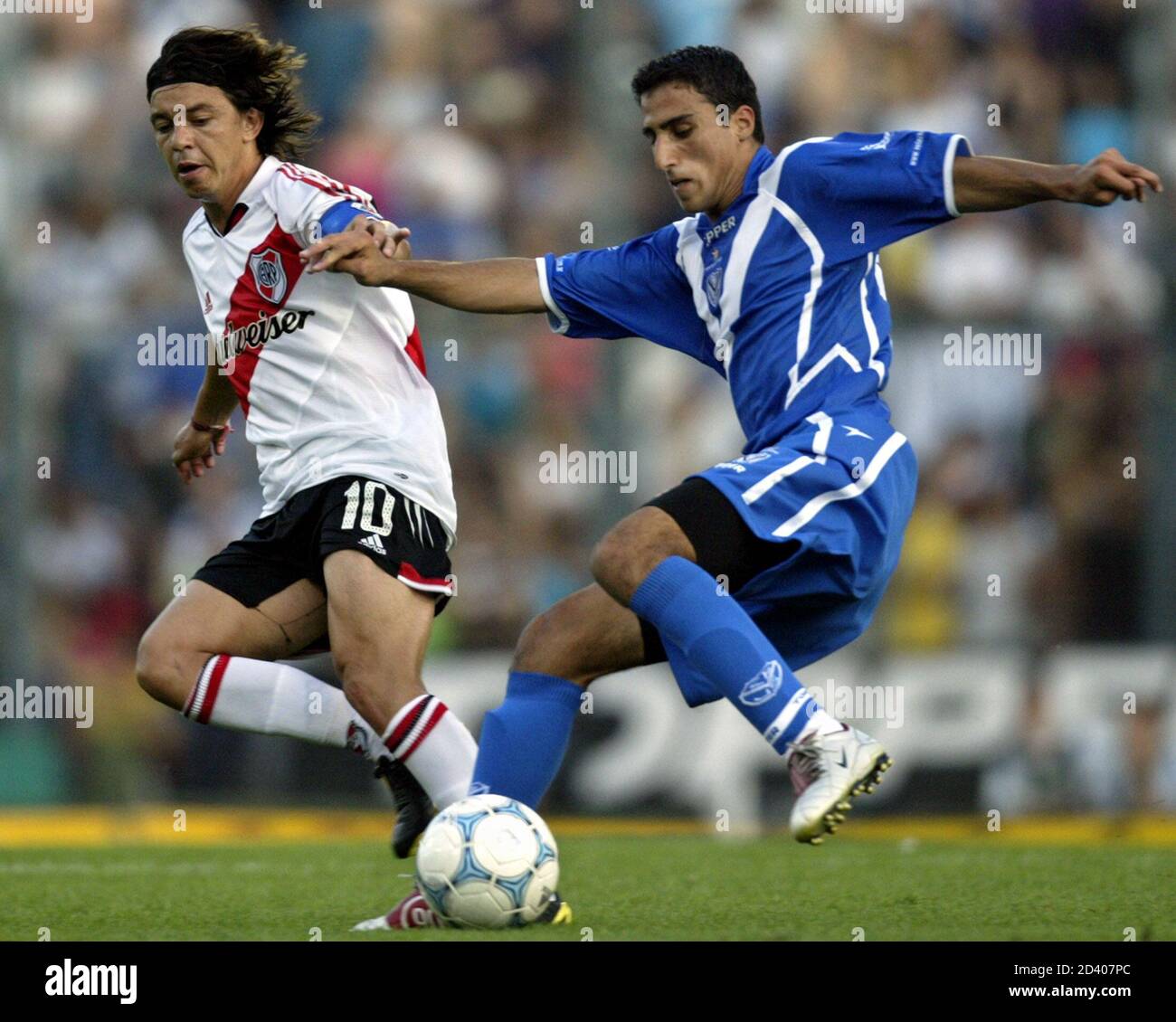 Velez Sarsfield S Hernan Pellerano R Fights For The Ball With River Plate S Marcelo Gallardo During Their Argentine First Division In Buenos Aires November 28 2004 Velez Sarsfield Won The Match 1 0 Reuters Marcos