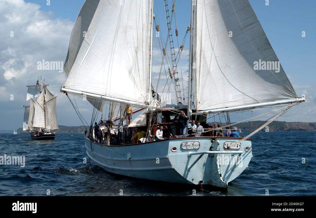 Three Masted Ships High Resolution Stock Photography and Images - Alamy