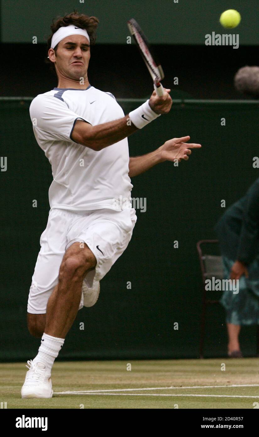 roger-federer-forehand-wimbledon
