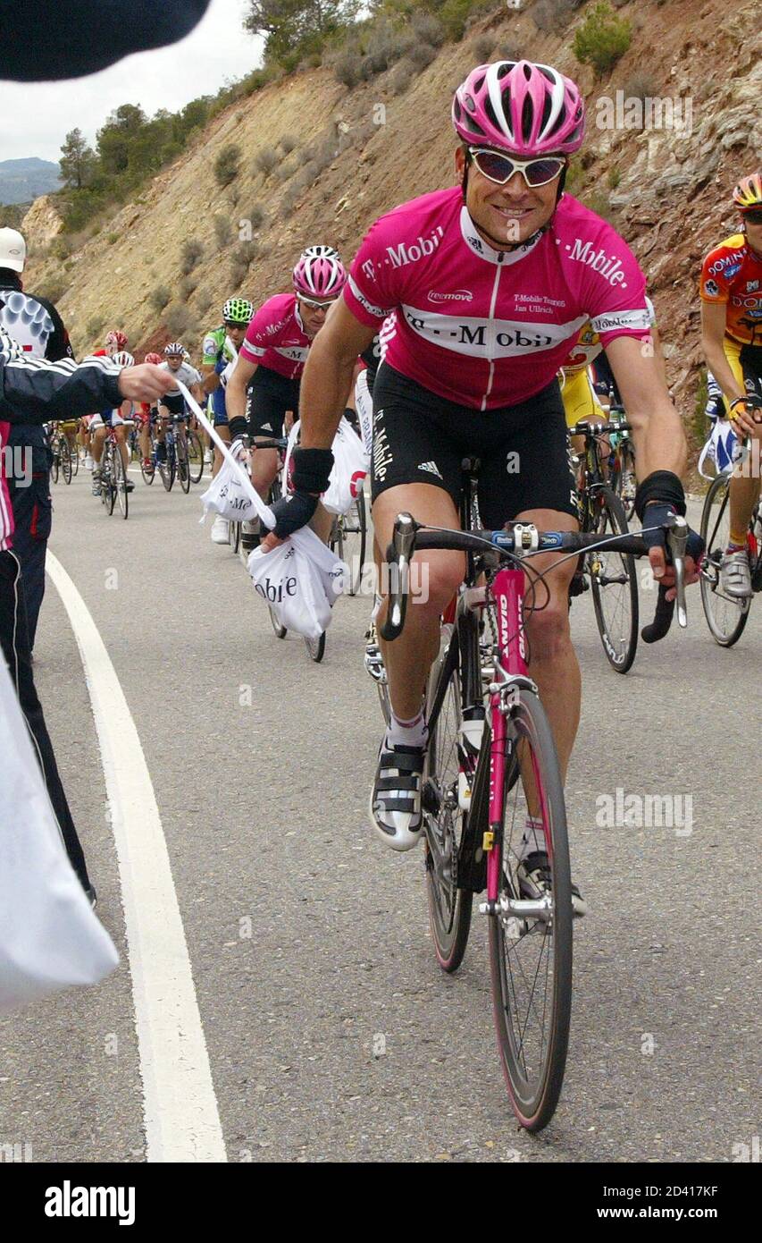 German cyclist Jan Ullrich smiles after his provisioning during the third stage, from Salou to La Granada, of the Tour of Catalonia cycling race in La Granada near Barcelona May 18, 2005. Spanish cyclist Pedro Horrillo won the stage and Miguel Angel Martin Perdiguero retains the leader's jersey. REUTERS/Gustau Nacarino  GN/YH Stock Photo